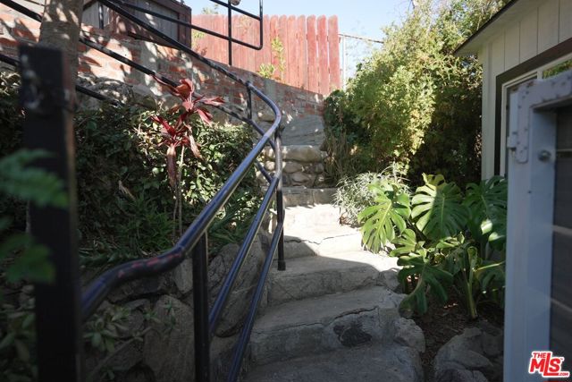 441 N Avenue 52, Los Angeles CA: https://media.crmls.org/mediaz/74b436c7-0e5c-4d9c-b10b-bed4a005bd80.jpg