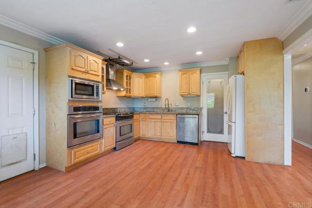1374 Orpheus Ave, Encinitas CA: https://media.crmls.org/mediaz/74b49030-dc46-4799-8747-3cbd537060ce.jpg