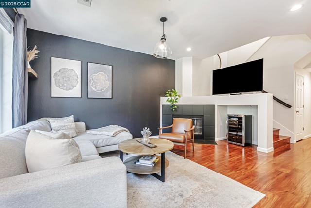 10630 Roys Hill Ln, Dublin CA: https://media.crmls.org/mediaz/74b4c38a-bc6e-43dc-bbc0-f7075f225419.jpg