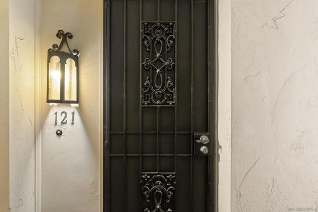 6455 La Jolla Blvd, La Jolla CA: https://media.crmls.org/mediaz/74b4ec29-827a-46b4-be10-3e1fd4c06bbb.jpg