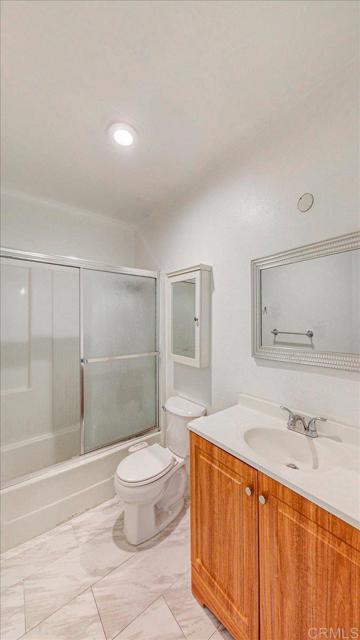 166 N 1St, El Cajon CA: https://media.crmls.org/mediaz/74b5043d-b322-47b6-ac91-bdfc8c1b6d42.jpg