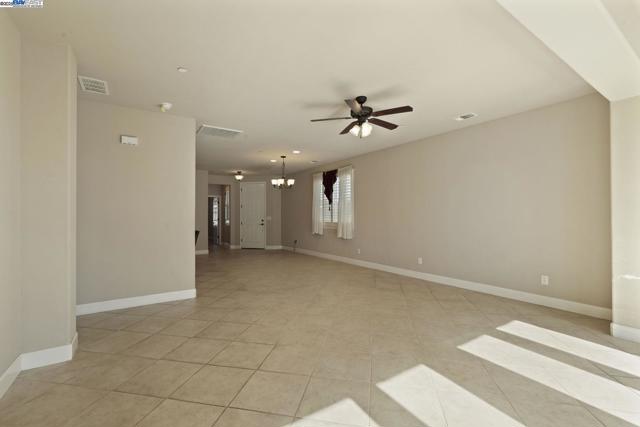 2961 Clear Point Way, Manteca CA: https://media.crmls.org/mediaz/74b53916-9031-43d6-be7b-ebb045e3e620.jpg