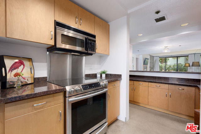 2960 Neilson Way, Santa Monica, California 90405, 2 Bedrooms Bedrooms, ,2 BathroomsBathrooms,Condominium,For Sale,Neilson,24395097