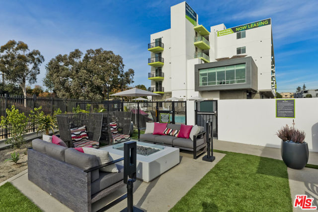 11036 Moorpark Street, Los Angeles CA: https://media.crmls.org/mediaz/74b5ea1f-fb57-48d7-86b8-48981f381dea.jpg