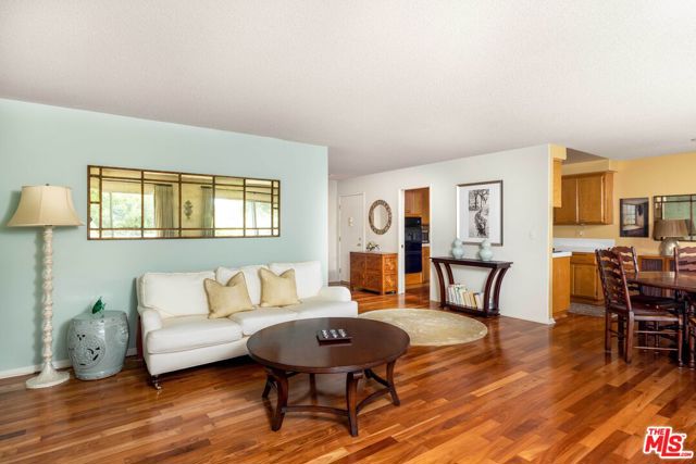516 San Vicente Boulevard, 109 photo 3