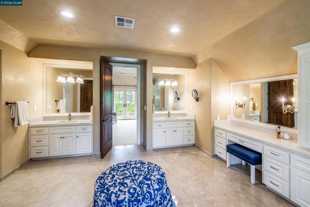 Image 35 of 61 For 53 Hidden Oaks Dr