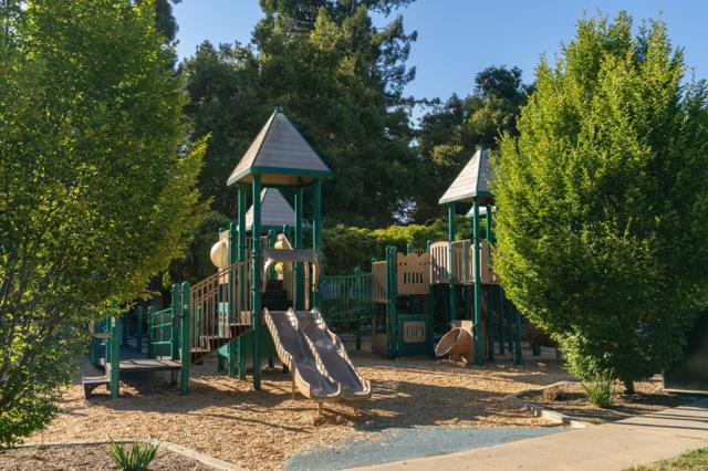 2403 Washington Avenue, Redwood City CA: https://media.crmls.org/mediaz/74b637b8-f783-4688-a990-c309066540e2.jpg