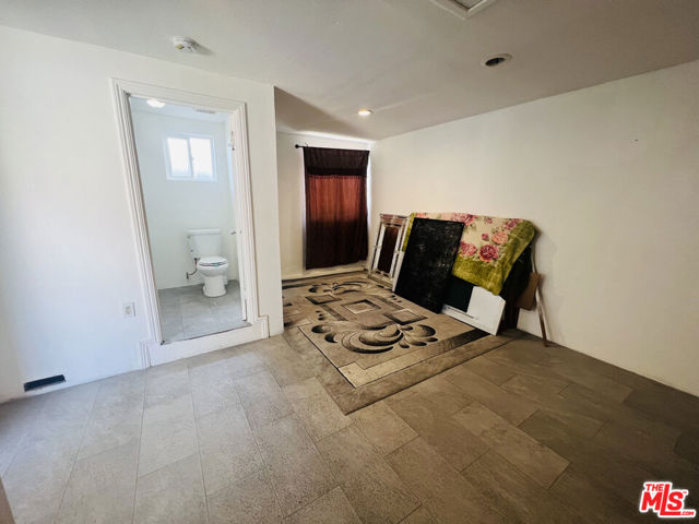 6230 Peach Avenue, Van Nuys CA: https://media.crmls.org/mediaz/74b665b8-64f5-42fc-8580-14a22e1c0ef0.jpg