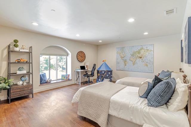3119 Oak Knoll Drive, Redwood City CA: https://media.crmls.org/mediaz/74b6e351-0fb6-4a7f-9018-f53fa2ee9974.jpg