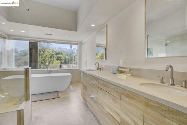 7075 Elverton Dr, Oakland CA: https://media.crmls.org/mediaz/74b6f2c1-0602-4d10-8ad3-9a5f9654cb16.jpg