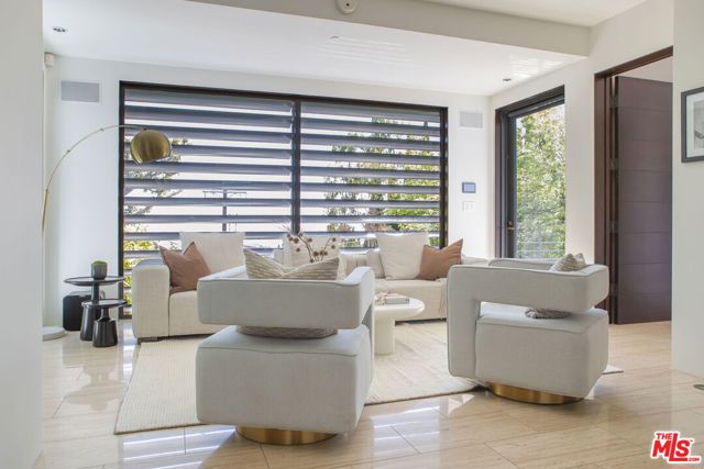 8932 St Ives Drive, Los Angeles CA: https://media.crmls.org/mediaz/74b7354d-8a61-407d-b06f-c20466d0431f.jpg