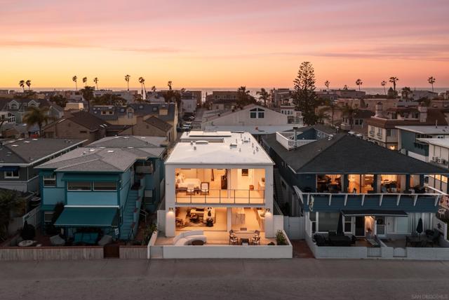 2841 Bayside Walk, San Diego CA: https://media.crmls.org/mediaz/74b7d4f9-8fb4-405a-9644-28fbda8a3263.jpg