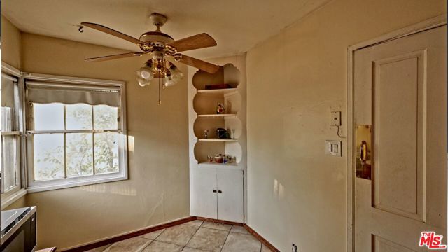 1722 Bel Aire Drive, Glendale CA: https://media.crmls.org/mediaz/74b7dae4-3edb-4027-8990-b898dfe12a6e.jpg