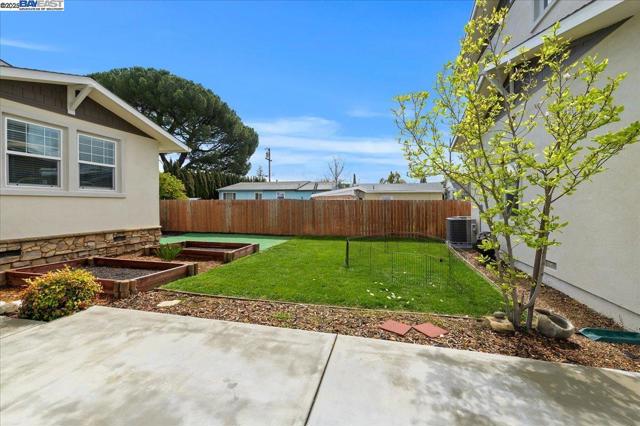 736 N P St, Livermore CA: https://media.crmls.org/mediaz/74b80019-caf8-4750-b0e7-804c2575d304.jpg