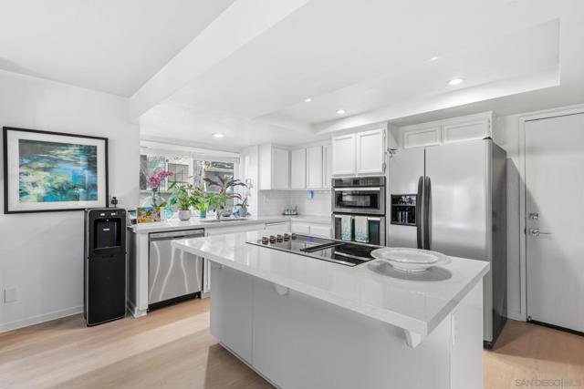 3626 Lorimer Ln, Encinitas CA: https://media.crmls.org/mediaz/74b8200e-c531-4b97-b0be-32e15fad44a7.jpg