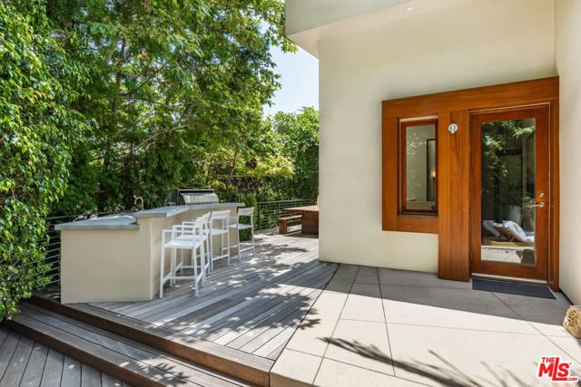 1188 Brooklawn Drive, Los Angeles CA: https://media.crmls.org/mediaz/74b835e5-8617-4e15-acf0-b044e26d5d3e.jpg