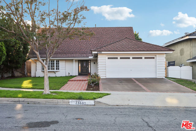 23681 Cavanaugh Road, Lake Forest CA: https://media.crmls.org/mediaz/74b84558-2d8c-40be-ad4a-2643ead29775.jpg