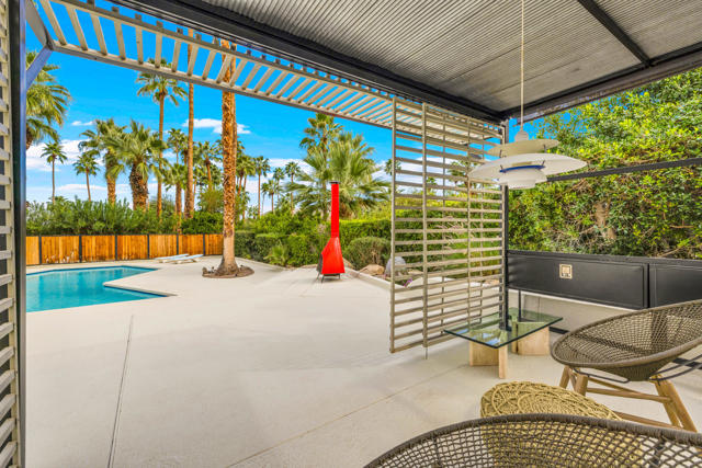 345 W Crestview Drive, Palm Springs, CA 92264