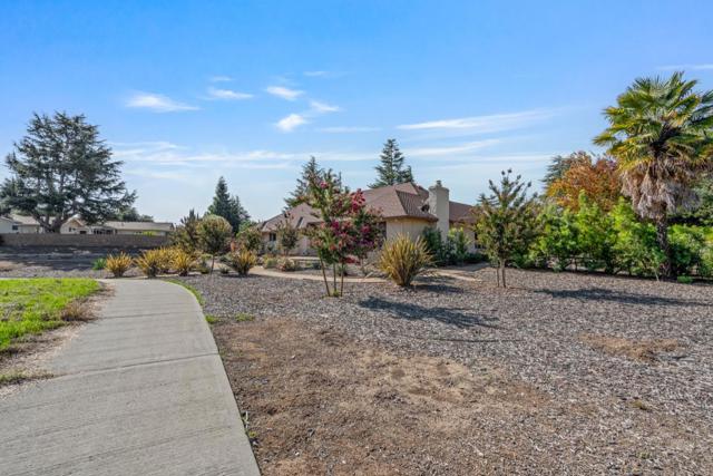 35 Rays Circle, Hollister CA: https://media.crmls.org/mediaz/74b8a0e5-300d-4196-8c20-58fc714e5ace.jpg