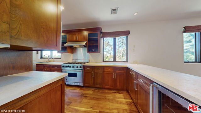 3311 Deronda Drive, Los Angeles CA: https://media.crmls.org/mediaz/74b8f4cc-02d6-4e52-8e3f-c29dab21d882.jpg