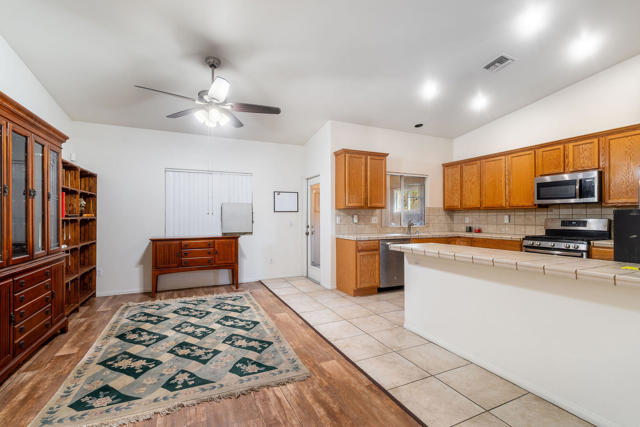 65866 Estrella Avenue, Desert Hot Springs CA: https://media.crmls.org/mediaz/74b908fa-174d-41e4-89c7-5cd0a132dd2e.jpg