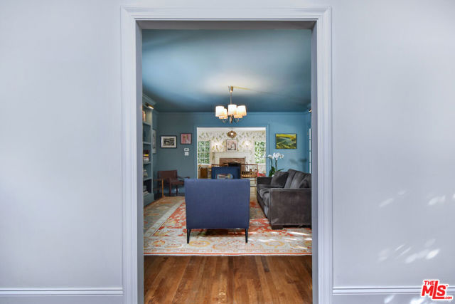 4444 Libbit Avenue, Encino CA: https://media.crmls.org/mediaz/74b93479-2bc6-47b7-991a-900327270901.jpg
