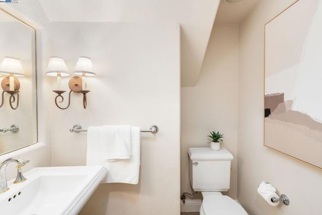 10828 Inspiration Cir, Dublin CA: https://media.crmls.org/mediaz/74b954e8-5a45-46bb-979c-ca5c75567bc4.jpg