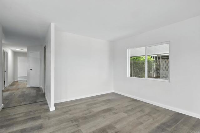 5001 W Florida Avenue, Hemet CA: https://media.crmls.org/mediaz/74b9747a-d00f-4b2f-b7d0-0bac8cea1e5e.jpg