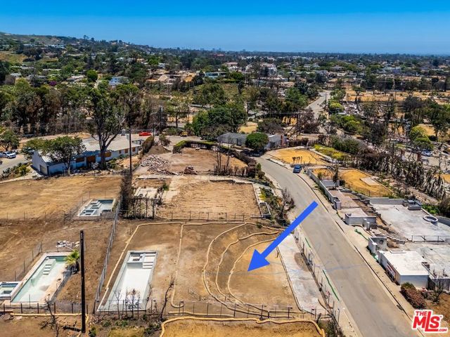 16529 Chattanooga Place, Pacific Palisades CA: https://media.crmls.org/mediaz/74b97716-1787-49fb-b9fe-5d08caa6b44a.jpg