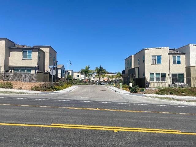2320 Trevi Circle, Chula Vista CA: https://media.crmls.org/mediaz/74b98f91-8b23-40ac-b9ca-83bfbf933617.jpg