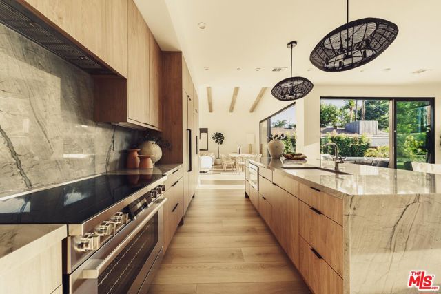 5725 Katherine Avenue, Sherman Oaks CA: https://media.crmls.org/mediaz/74b9df7c-a3b9-4553-8b10-7f1bc9447b0d.jpg