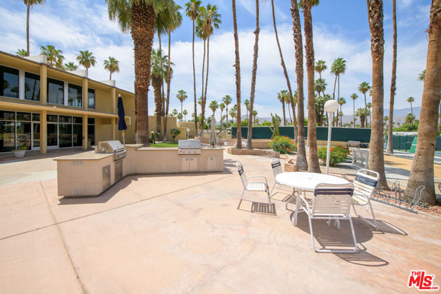 395 Wolf Lane, Cathedral City CA: https://media.crmls.org/mediaz/74ba003b-ddbb-41e6-8f51-1c21404a31a4.jpg