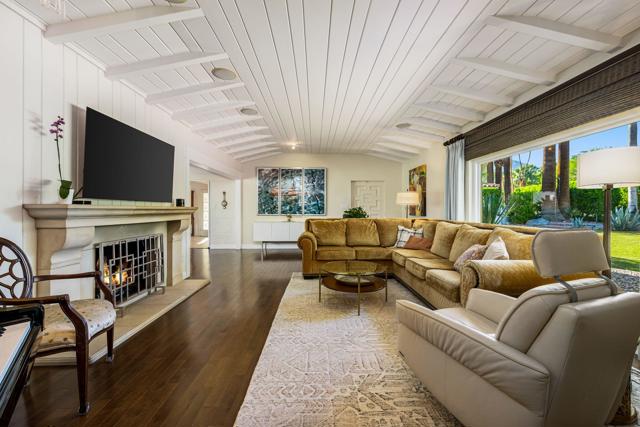 365 Camino Norte, Palm Springs CA: https://media.crmls.org/mediaz/74ba0135-94f0-4449-ba7e-914e940898b7.jpg