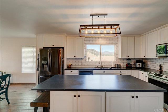 15720 Zeigler Court, Ramona CA: https://media.crmls.org/mediaz/74ba55b6-9d90-41e8-b0c3-29a7edeff965.jpg