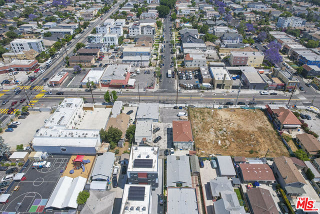 1452 W Jefferson Boulevard, Los Angeles CA: https://media.crmls.org/mediaz/74ba81c5-a02d-4645-804e-fa3eb79a5855.jpg