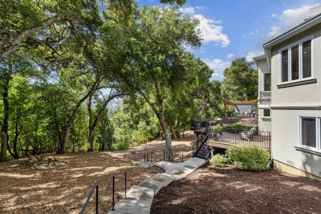 55 Vista Verde Way, Portola Valley CA: https://media.crmls.org/mediaz/74bba953-8064-43f3-a959-3baa2a5ada40.jpg