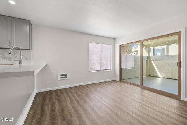 3107 Harbor Boulevard, Oxnard CA: https://media.crmls.org/mediaz/74bc0c0c-f28c-4cc9-9273-c9ea44f20606.jpg
