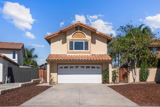 2492 Royal Saint James Dr, El Cajon CA: https://media.crmls.org/mediaz/74bc2294-5ab3-479c-a498-f5dbf27dc7e3.jpg