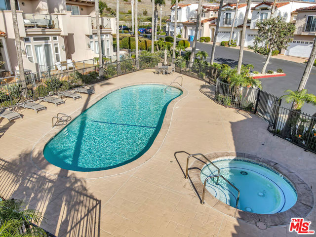 6438 Lunita Road, Malibu CA: https://media.crmls.org/mediaz/74bc40b1-6c3a-41fc-90dc-8e0eff40a945.jpg