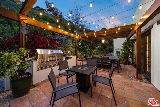 1435 Sycamore Canyon Road, Santa Barbara CA: https://media.crmls.org/mediaz/74bd0fee-dd0a-41d8-a2f3-1d7f21afdaf6.jpg