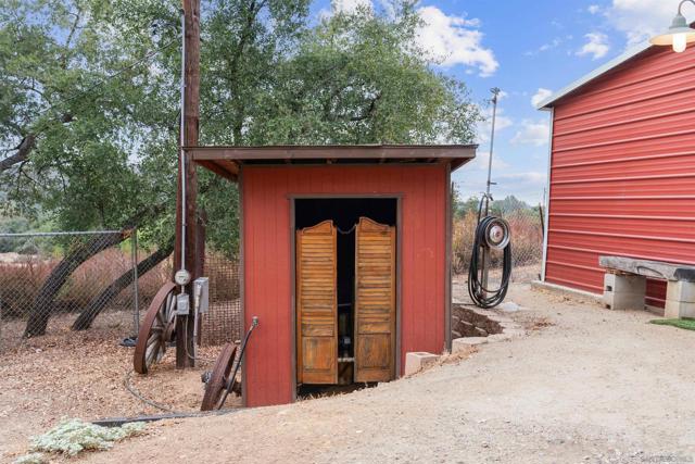 2410 Mount Elena Way, Jamul CA: https://media.crmls.org/mediaz/74bdc8ca-3876-4dbe-ac7a-724a5f87a27b.jpg