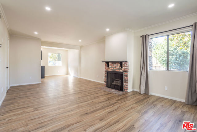 9140 Burnet Avenue, North Hills CA: https://media.crmls.org/mediaz/74bde4fb-6d7e-4e38-80cb-3c38ccac7530.jpg