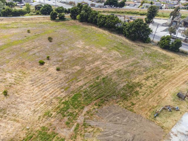 30 Riverside Road, Watsonville CA: https://media.crmls.org/mediaz/74be400f-90fa-4915-8393-b0961a814148.jpg