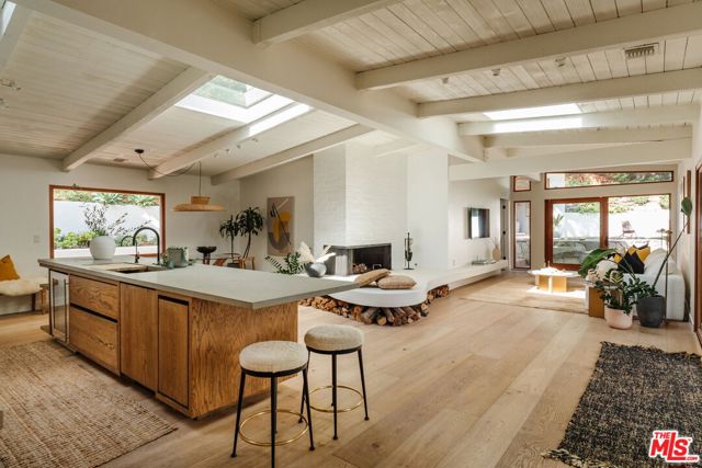 2145 Sunset Crest Drive, Los Angeles CA: https://media.crmls.org/mediaz/74be42f0-92c3-46b7-987b-f0671f51624a.jpg