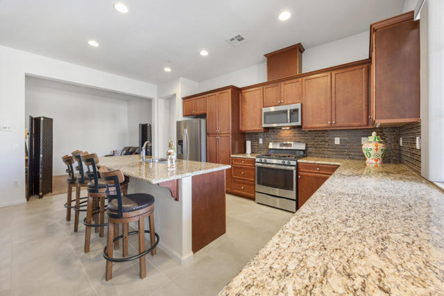 2108 Via Calderia, Palm Desert CA: https://media.crmls.org/mediaz/74beecdf-4e99-4cfa-8453-6898ecdb6039.jpg