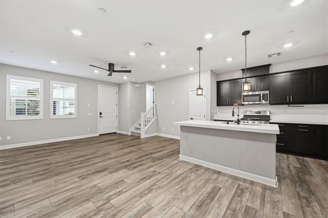 Detail Gallery Image 10 of 32 For 1118 Delpy View, Vista,  CA 92084 - 3 Beds | 2/1 Baths