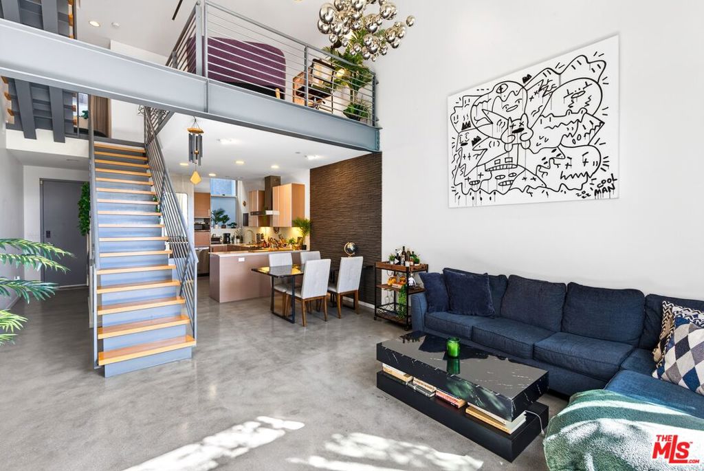 1220 N Orange Grove Avenue #9