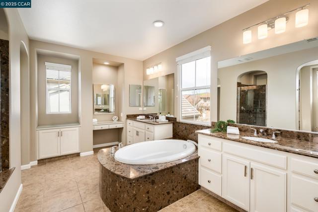 5617 Evolene St, Danville CA: https://media.crmls.org/mediaz/74bfd2c8-3f4d-4adb-b520-938a5de6e5f6.jpg
