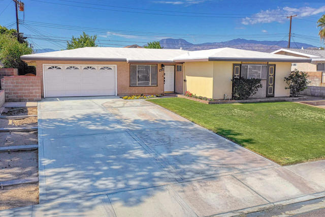 81103 Alberta Avenue, Indio CA: https://media.crmls.org/mediaz/74c01847-2784-407f-b58f-7f04880828e3.jpg