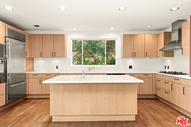 16449 Akron Street, Pacific Palisades CA: https://media.crmls.org/mediaz/74c05424-fe5a-4095-9f45-882747fc6155.jpg